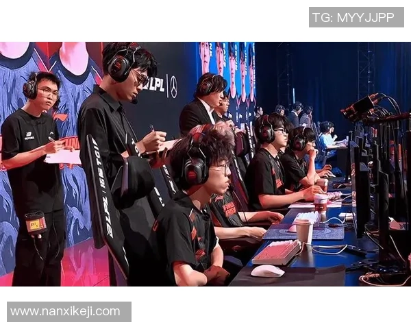 独家深度解析FPX灵活性优势与其他战队的对比分析