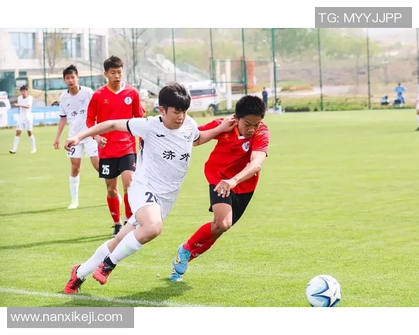 热爱足球明星的男人们如何在生活中展现他们的激情与追求 热爱足球明星的男人们如何在生活中展现他们的激情与追求