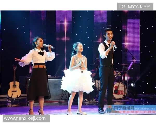 足球明星与小粉丝的温馨瞬间传递梦想与希望的故事